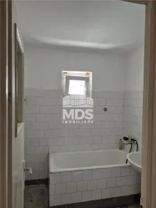 Decomandat 75 mp, 2 bai, etaj intermediar aproape de Mall - foto 3