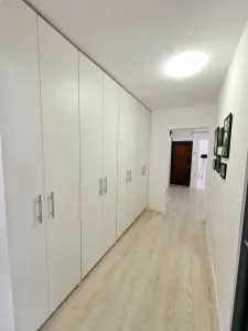 Lux linga Mall 3 camere decomandat cu centrala proprie - foto 4