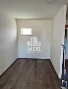 Apartament 43 mp etaj 2, renovat recent - foto 1