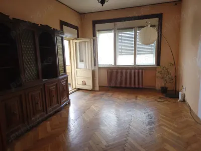 Apartament cu 4 camere cu 2 bai, ultracentral - foto 3