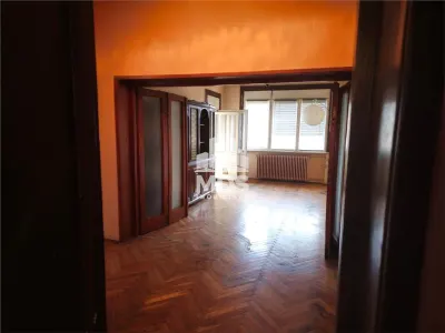 Apartament cu 4 camere cu 2 bai, ultracentral - foto 4