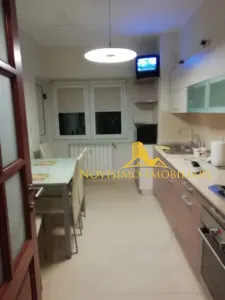 APARTAMENT DE INCHIRIAT CU 3 CAMERE IN ZONA REPUBLICII - foto 1