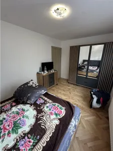3 camere  aproape de piata 700 cu centrala etaj intermediar - foto 1