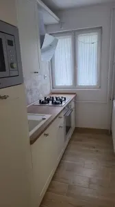 Mobilat si utilat la etaj 1 in bloc anvelopat - foto 1