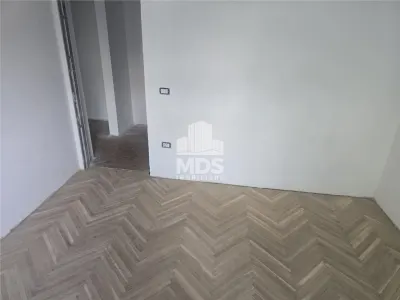 Decomandat cu 2 bai la etajul 2, proaspat renovat - foto 22