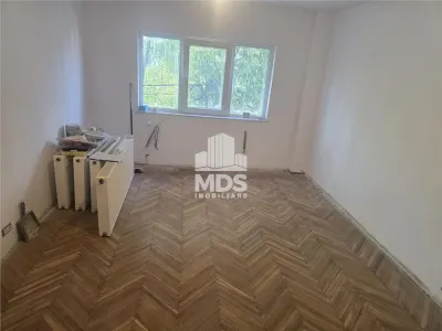 Decomandat cu 2 bai la etajul 2, proaspat renovat - foto 24