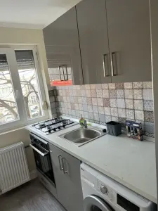 Mobilat si utilat cu 2 balcoane la etajul 2 - Timisoara