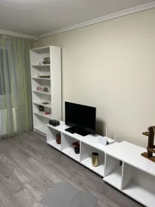 Mobilat si utilat cu 2 balcoane la etajul 2 - foto 4