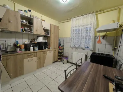 Decomandat cu 2 băi în bloc anvelopat termic - Timisoara