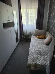 Decomandat la etajul 2, mobilat și utilat - foto 1