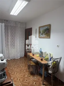 Etaj 1 cu 2 bai si 2 balcoane si garaj sub bloc - foto 1