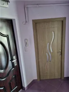 Decomandat cu 2 bai și 2 balcoane - foto 1
