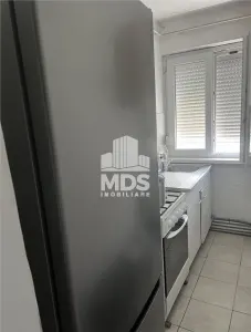 Apartament 4 camere etaj 3 cu centrala propie - foto 1