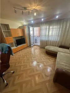 Etaj 3 cu 2 bai si 2 balcoane linga Piata Verde - foto 1