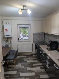 Decomandat cu 2 bai, mobilat si utilat - foto 1