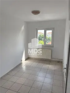 Decomandat cu 2 bai si 2 balcoane cu centrala propie - foto 2