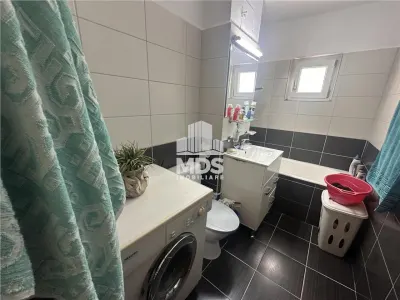 Etaj 2 cu 2 bai in bloc izolat, aproape de Mall - foto 5