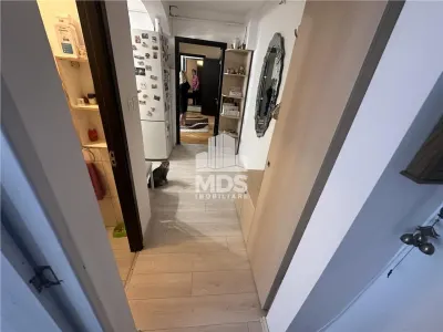 Etaj 2 cu 2 bai in bloc izolat, aproape de Mall - foto 9