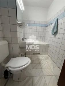 Decomandat cu 2 bai la parter inalt, lingă Piața Verde - foto 3