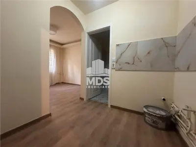 Garsoniera prospat renovata la parter in zona Soarelui - foto 6