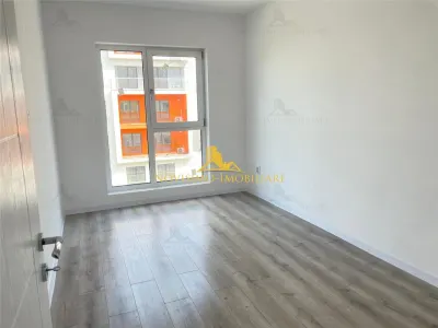 APARTAMENT CU 3 CAMERE IN ZONA SEMICENTRALA - foto 9