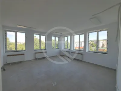 Spatiu pentru birouri, 200 mp utili, situat in zona Taietura Turcului! - foto 7
