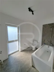 Apartament cu 4 camera, 93 mp utili, situat in cartierul Dambul Rotund! - foto 9