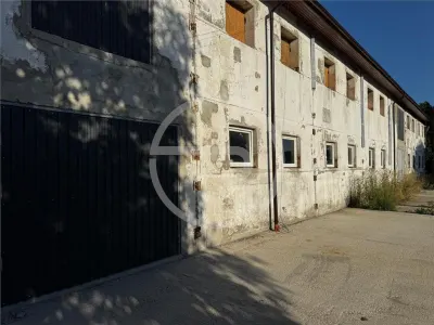 Hala de 300 mp utili, situata in zona Valea Seaca ! - foto 6