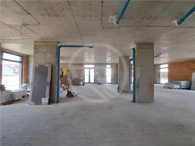 Spatiu comercial, 711 mp utili, situat in cartierul Intre Lacuri! - foto 3