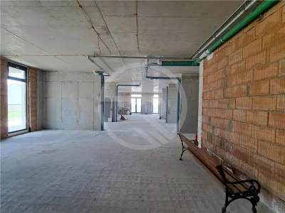 Spatiu comercial, 711 mp utili, situat in cartierul Intre Lacuri! - foto 6