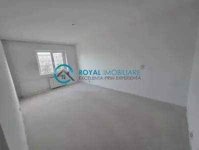 Royal Imobiliare - Vanzare apartament 3 camere zona Malu Rosu - foto 1