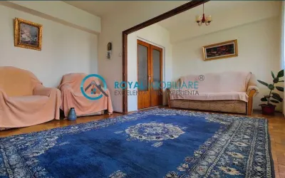 Royal Imobiliare-Vanzare Apartament 4 Camere Zona Centrala - foto 1