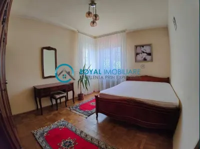 Royal Imobiliare-Vanzare Apartament 4 Camere Zona Centrala - foto 3