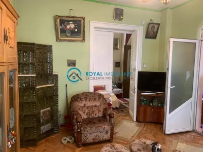 Royal Imobiliare - Vanzare Casa D+P+M, Ultracentral - foto 2