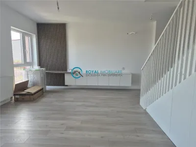 Royal Imobiliare - Vanzare apartament 3 camere tip duplex - foto 8