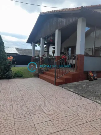 Casă 4 camere Meri - poza 1