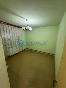Royal Imobiliare - Vanzare apartament 4 camere zona Urlati - Urlati