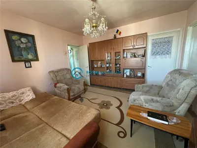 Royal Imobiliare - Vanzare apartament 3 camere zona Nord - foto 3
