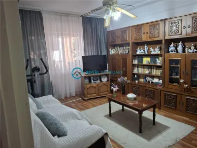 Royal Imobiliare - Vanzare apartament 3 camere zona Malu Rosu - foto 2