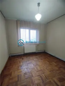 Royal Imobiliare - Vanzare apartament 4 camere zona Nord - foto 9