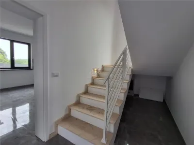 Vila eleganta cu beci si garaj centru Tomesti MUTARE IMEDIATA! - foto 7