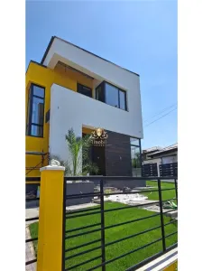 Casa moderna de LUX Bucium Visani la asfalt! Mutare rapida! - foto 1