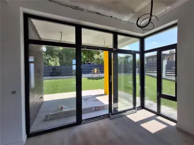 Casa moderna de LUX Bucium Visani la asfalt! Mutare rapida! - foto 2