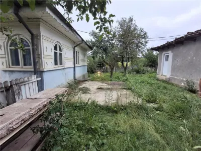 Casa cu 3 camere la 15 km de Iasi . 2450 m de teren cu vie. - foto 4