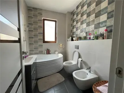 Vila  tip Duplex elegant cu mansarda si 400mp teren..Mutare imediata! - foto 9
