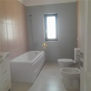 Apartament 3 camere cu 100 mp gradina si loc de parcare la doar 87000 euro! Vila cu 6 apartamente! - Iasi