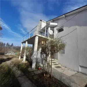 Casa de inchiriat in  Bucium Paun  pentru birouri/sediu de firma/depozit. - foto 13