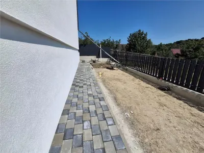 Vila moderna tip duplex  Bucium Visani la asfalt.Mutare rapida!  tva inclus. - foto 15