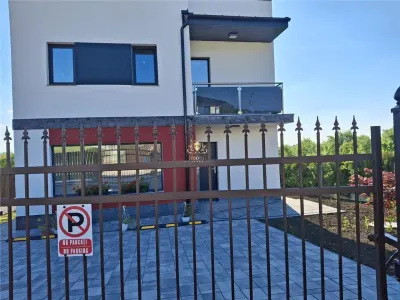 Vila de Lux cu Semineu si gratar zidit in curte- BARNOVA  mutare imediata! - foto 11