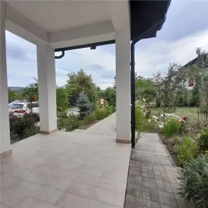 Casa cu 5 camere linga Hanul Trei Sarmale cu 645 mp teren.  Persoana fizica! - foto 7